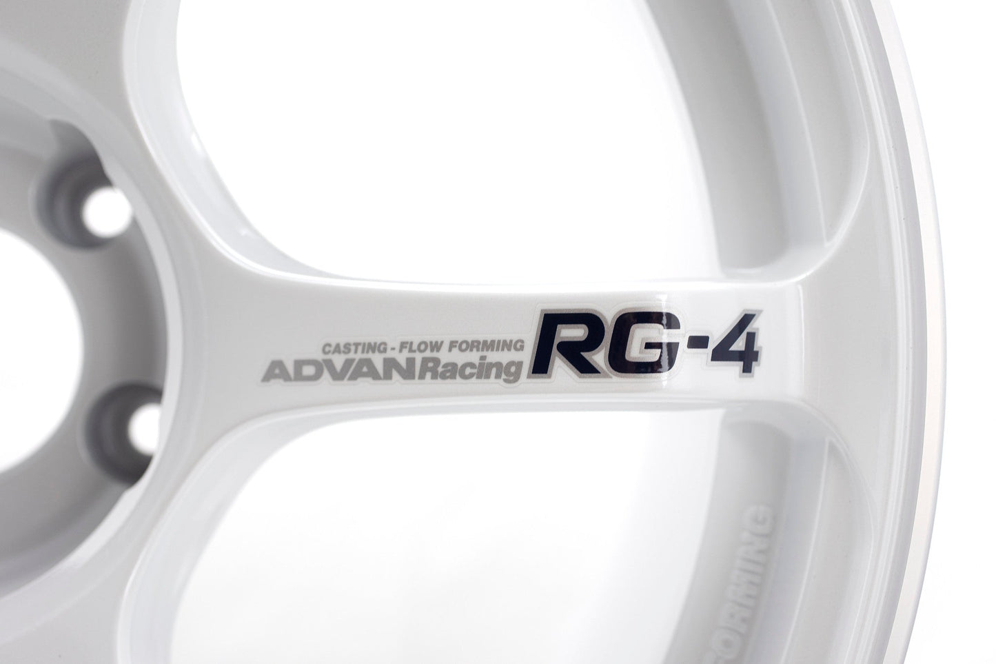 Advan Racing RG4 Racing White Metallic